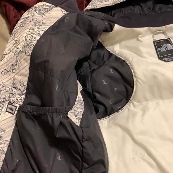North Face Womens Hyvent waterproof lightweight jacket - Picture 5 of 12